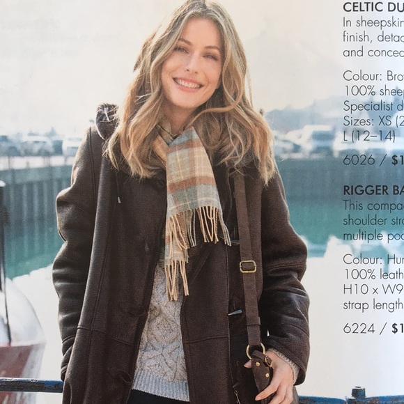 CELTIC & CO. Silver beige scarf. - Picture 5 of 7